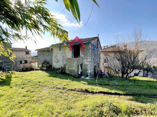 Appartamento indipendente in vendita a Borgo a Mozzano, Domazzano