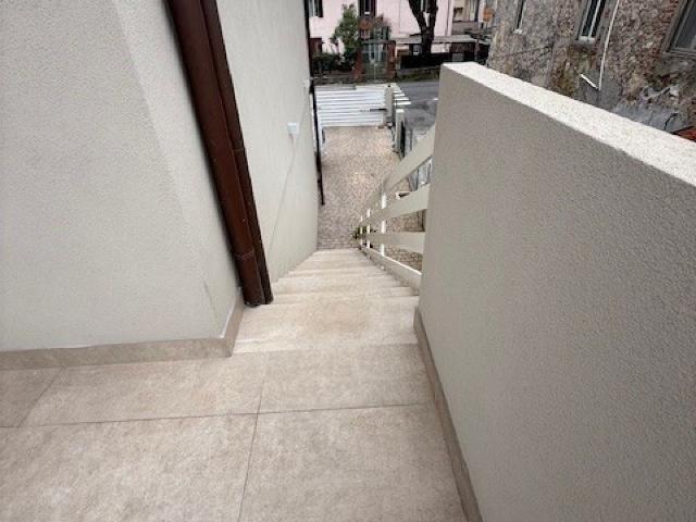 APPARTAMENTO INDIPENDENTE in VENDITA a CAMAIORE Centro di 4 vani