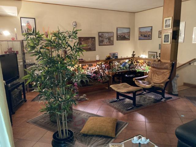 APPARTAMENTO INDIPENDENTE in VENDITA a CAMPI BISENZIO CENTRO di 5 vani