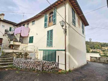 APPARTAMENTO INDIPENDENTE in VENDITA a CARMIGNANO di 4 vani