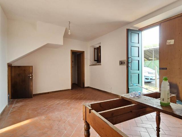 APPARTAMENTO INDIPENDENTE in VENDITA a CARMIGNANO di 4 vani
