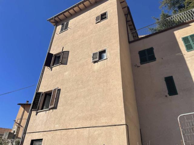 Appartamento indipendente in vendita a Cerreto di Spoleto, Cerreto di Spoleto Centro