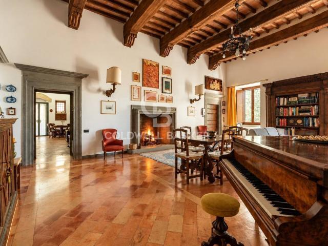 Appartamento indipendente in vendita a Gubbio 300m² Gubbio