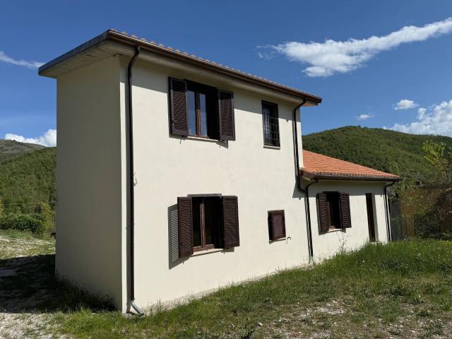 Appartamento indipendente in vendita a Norcia, Savelli