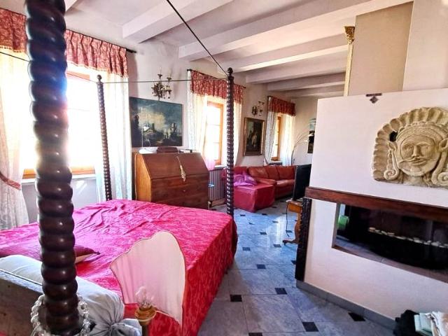 APPARTAMENTO INDIPENDENTE in VENDITA a PIOMBINO CENTRO di 5 vani