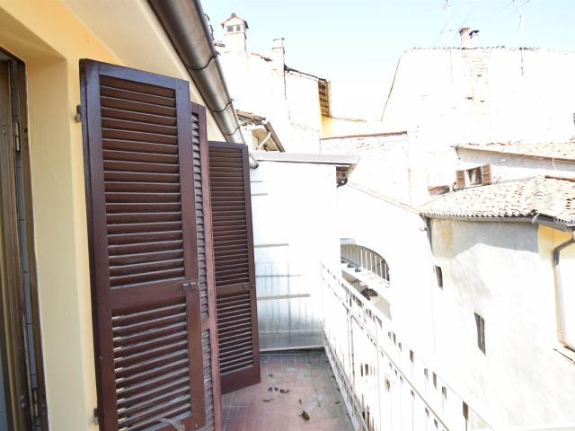 APPARTAMENTO INDIPENDENTE in VENDITA a PIACENZA CENTRO STORICO di 6 vani