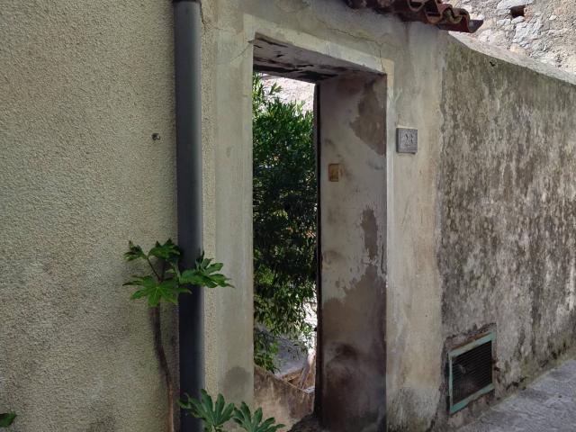 Appartamento indipendente in vendita a Roccagloriosa