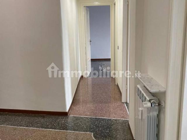 Appartamento ottimo stato, quinto piano, San Fruttuoso, Genova
