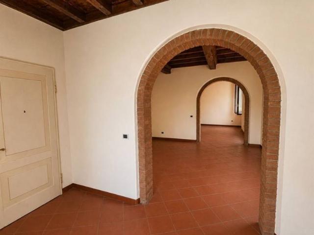 Appartamento ottimo stato, su più livelli, Centro, Mantova