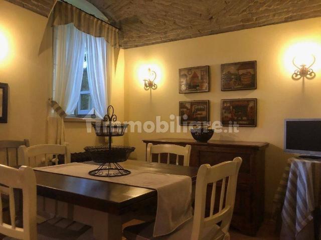 Appartamento ottimo stato, su più livelli, Corcagnano, Parma