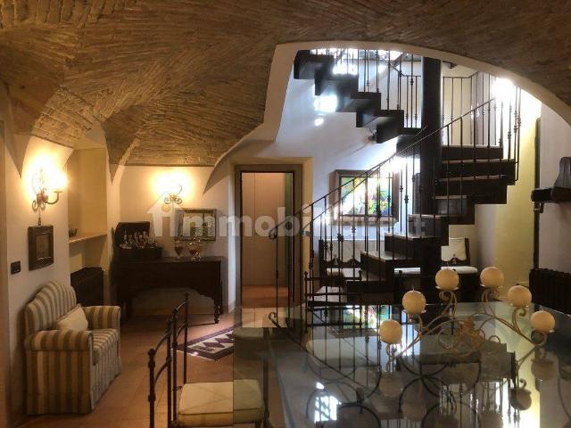 Appartamento ottimo stato, su più livelli, Corcagnano, Parma