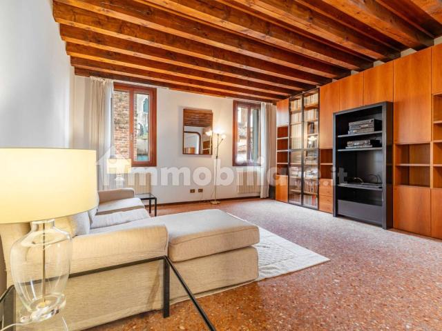 Appartamento ottimo stato, su più livelli, San Polo, Venezia