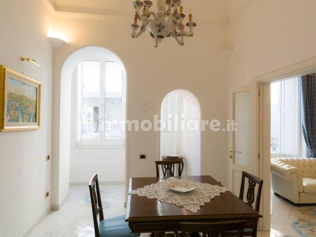 Appartamento ottimo stato, secondo piano, Centro, Salerno