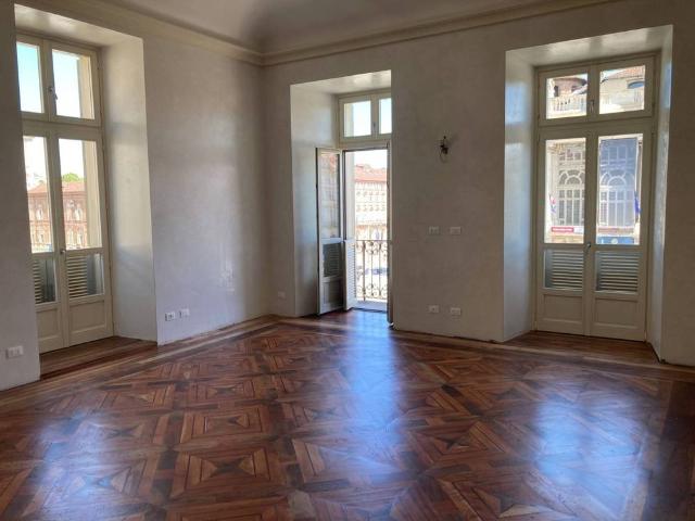 Appartamento ottimo stato, secondo piano, Giardini Reali, Torino