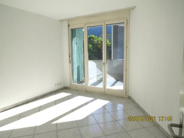 Appartamento luminoso di 2.5 locali con balcone a Melano, Val Mara