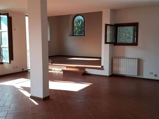APPARTAMENTO SEMIARREDATO CON POSTO AUTO