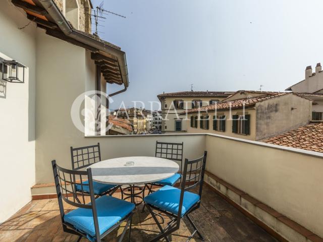 Appartamento Storico con Affreschi e Terrazza su Piazza del. 170m² Firenze