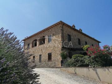 Appartamento su due livelli all'interno di un residence con. 83m² Saline