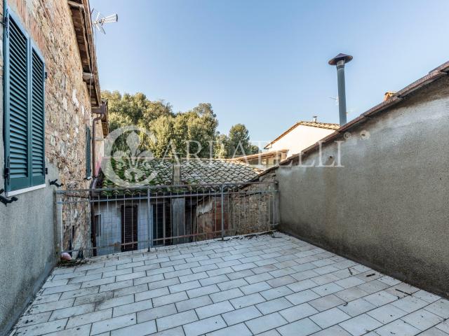 Appartamento su due livelli oltre cantina, in buone condizio. 120m² San Quirico d'Orcia