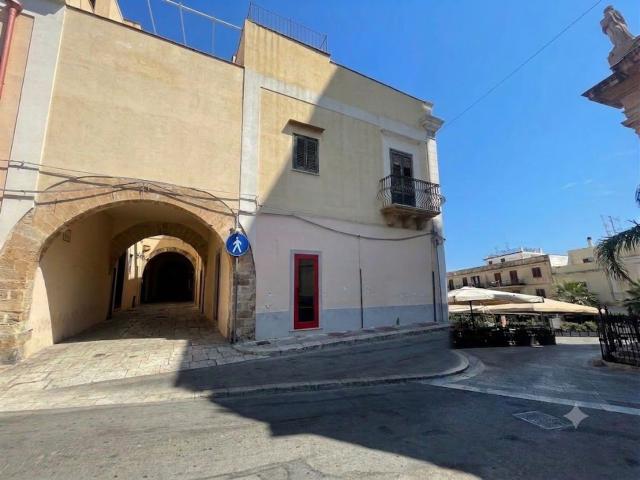 Appartamento su due piani In affitto Piazza Duomo s.n.c Terrasini
