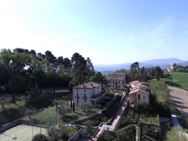 Appartamento su tre livelli 100m² Serrungarina