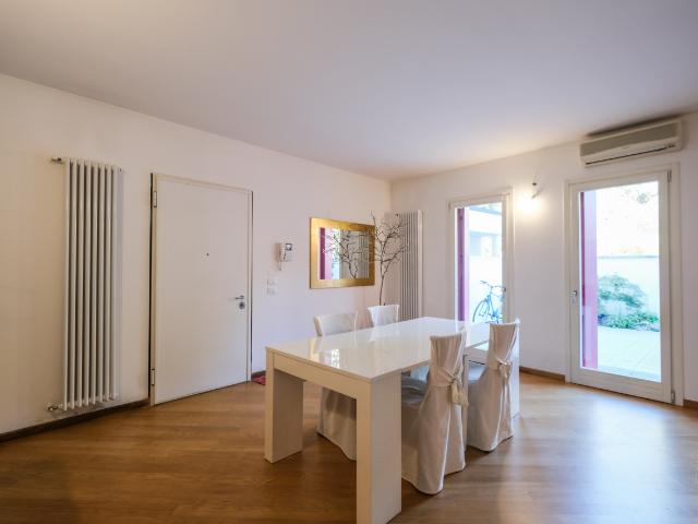 APPARTAMENTO SU TRE LIVELLI, CON SCOPERTO PRIVATO ED INGRESSO INDIPENDENTE