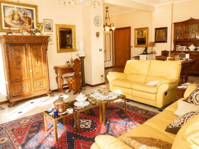 Appartamento Passo Armando Vezzelli, Borgoratti, Genova