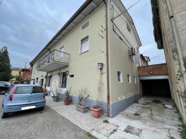 Appartamento piano terra in affitto arredato novi di modena