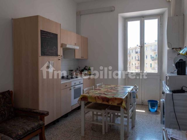 Appartamento piazza della Vittoria, Centro, Macerata