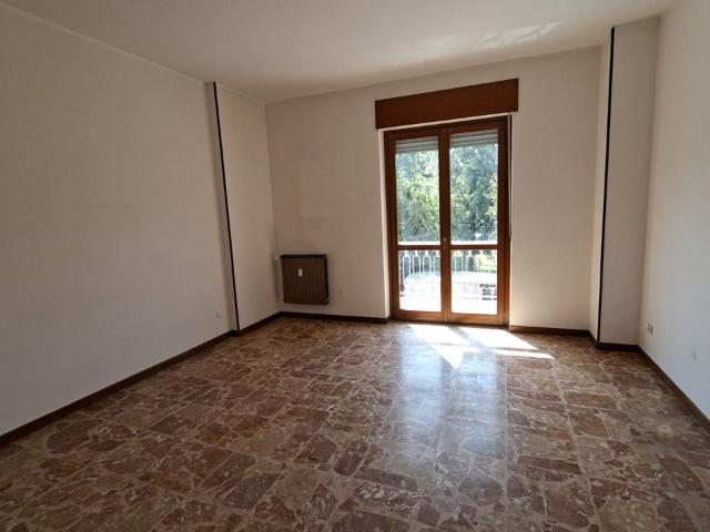 APPARTAMENTO QUADRILOCALE DA ARREDARE IN CORSO EUROPA