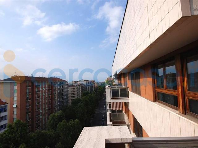 Appartamento Quadrilocale in ottime condizioni, in affitto in Corso Monte Cucco 45, Torino
