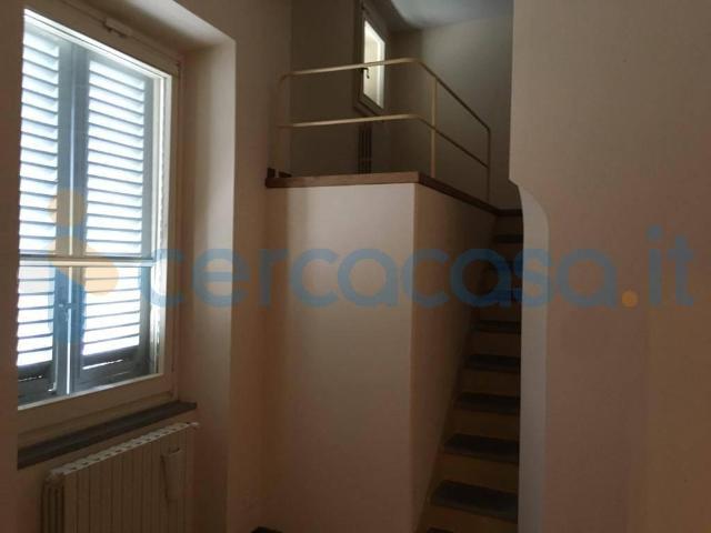 Appartamento Quadrilocale in ottime condizioni, in affitto in Piazza Mino Da Fiesole, Fiesole