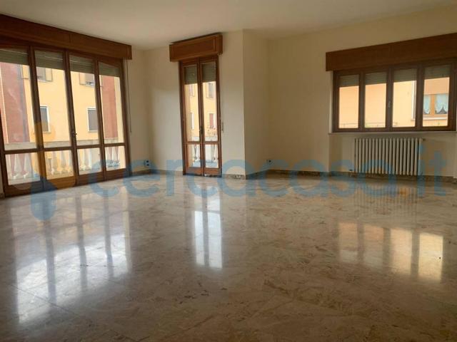 Appartamento Quadrilocale in affitto a Piacenza