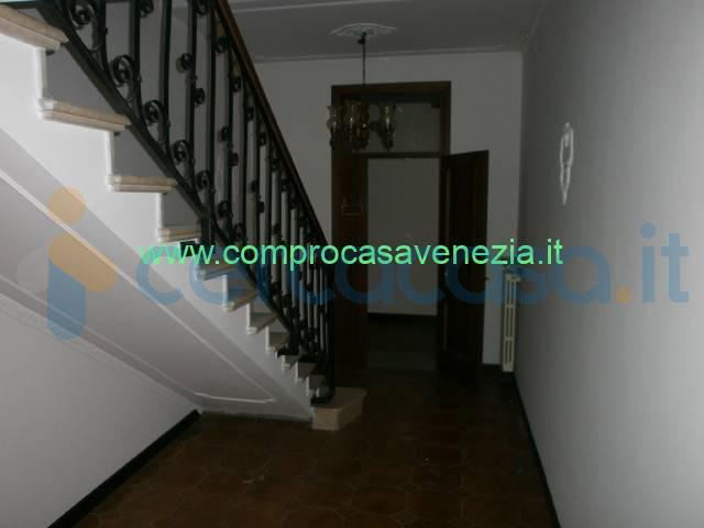 Appartamento Quadrilocale in affitto in Viale Garibaldi, Venezia