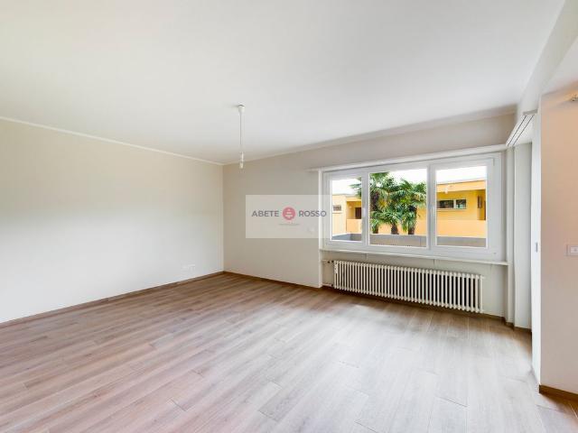 Appartamento rinnovato: aria condizionata, zona tranquilla, residenza con piscina, vicino a Lugano