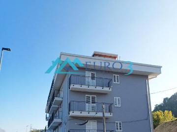 Appartamento ristrutturato in via leopardi, Roccafluvione