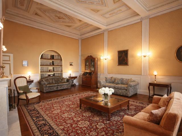Appartamento ristrutturato in piazza san frediano, Lucca