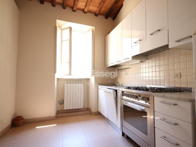 Appartamento ristrutturato in piazza sant'agostino 3, Lucca