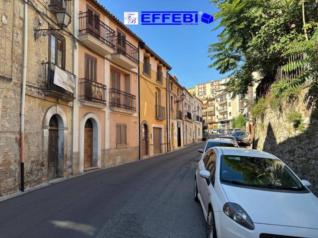 Appartamento Rustico in vendita a Spezzano della Sila