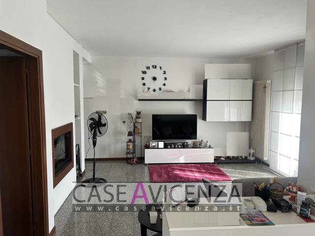APPARTAMENTO TRICAMERE TERRAZZATO SEMI ARREDATO