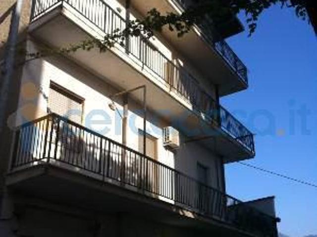 Appartamento Trilocale in ottime condizioni in affitto a Reggio Calabria