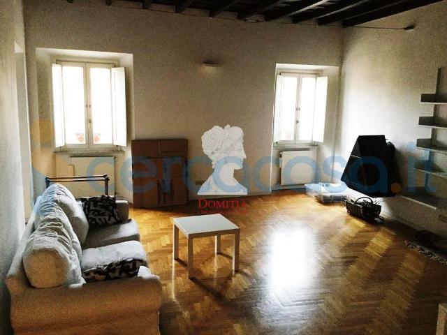 Appartamento Trilocale in ottime condizioni, in affitto in Piazza Di San Paolo Alla Regola, Roma