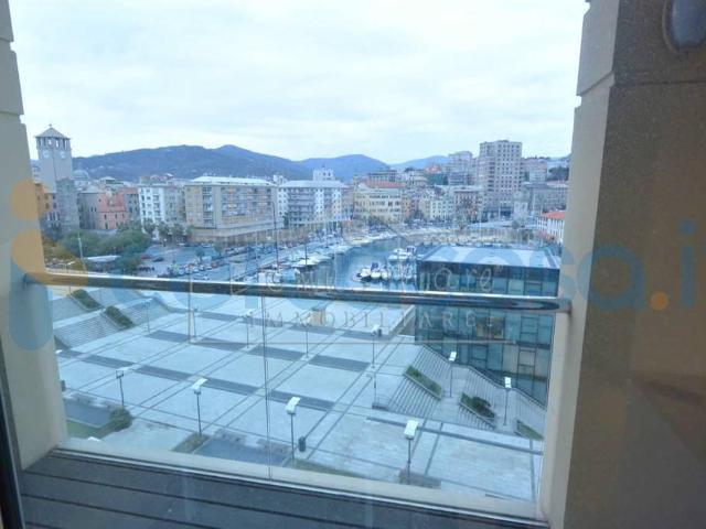 Appartamento Trilocale in ottime condizioni, in affitto in Piazza Guido Rossa 14, Savona