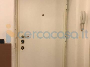 Appartamento Trilocale in ottime condizioni, in affitto in Via Carlo Goldoni, Milano