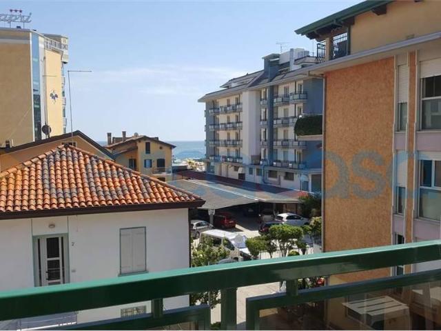 Appartamento Trilocale in ottime condizioni, in affitto in Via Dante Iii Accesso Al Mare 3, Jesolo