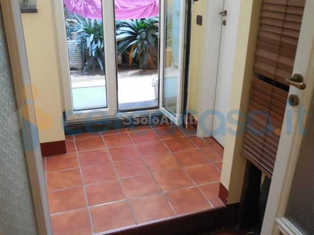 Appartamento Trilocale in ottime condizioni, in affitto in Via San Carlo 3, Napoli
