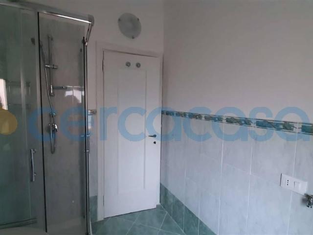Appartamento Trilocale in ottime condizioni, in affitto in Via Via Delle Ginestre, Genova