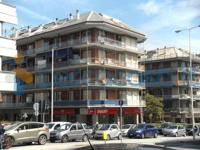 Appartamento Trilocale in affitto in Corso Europa, Genova