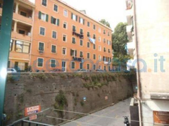 Appartamento Trilocale in affitto in Via Donghi, Genova