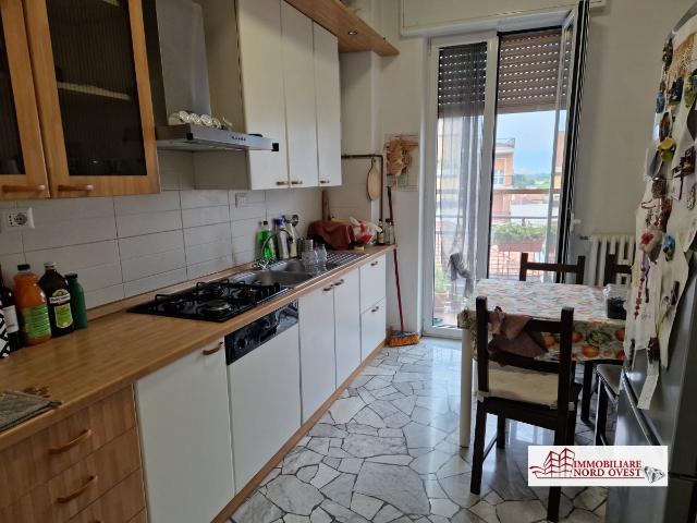 Appartamento trilocale in affitto via IV Novembre 32, Cornaredo, località Cornaredo